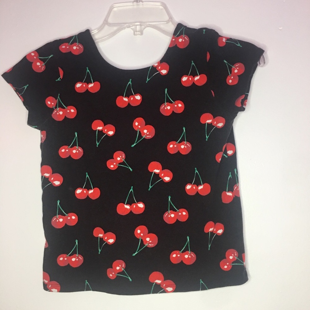 ✨Cute Cherry Crop Top✨